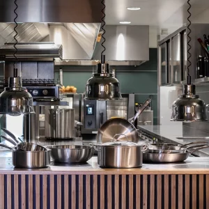 pourquoi-remplacer-ustensiles-plastique-inox-sante-durabilite