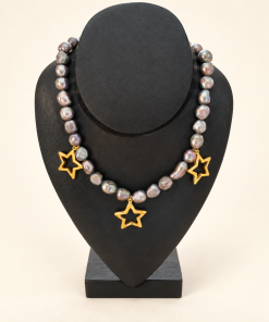 Collier en perles de culture et trois étoiles en plaqué or